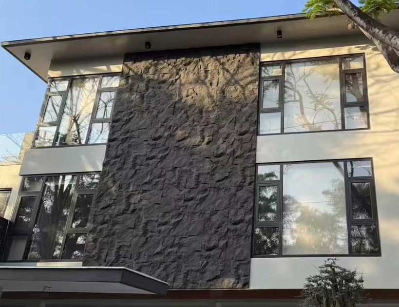 High-performance aluminum window system with thermal insulation layers