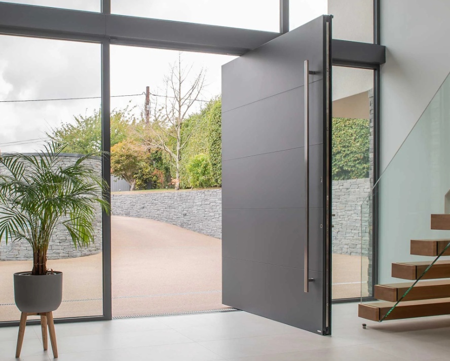 Architectural Modern Aluminum Pivot Entrance Doors for Grand Villa Entrances