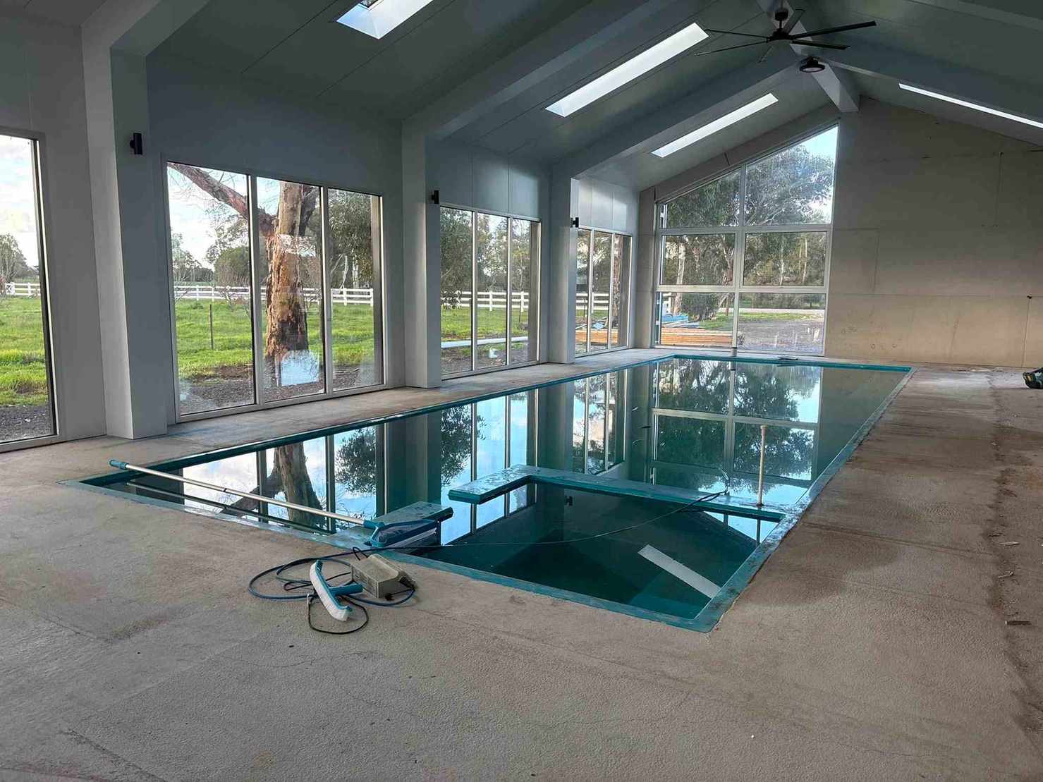 Advanced aluminium windows with thermal, security, and sealing technology