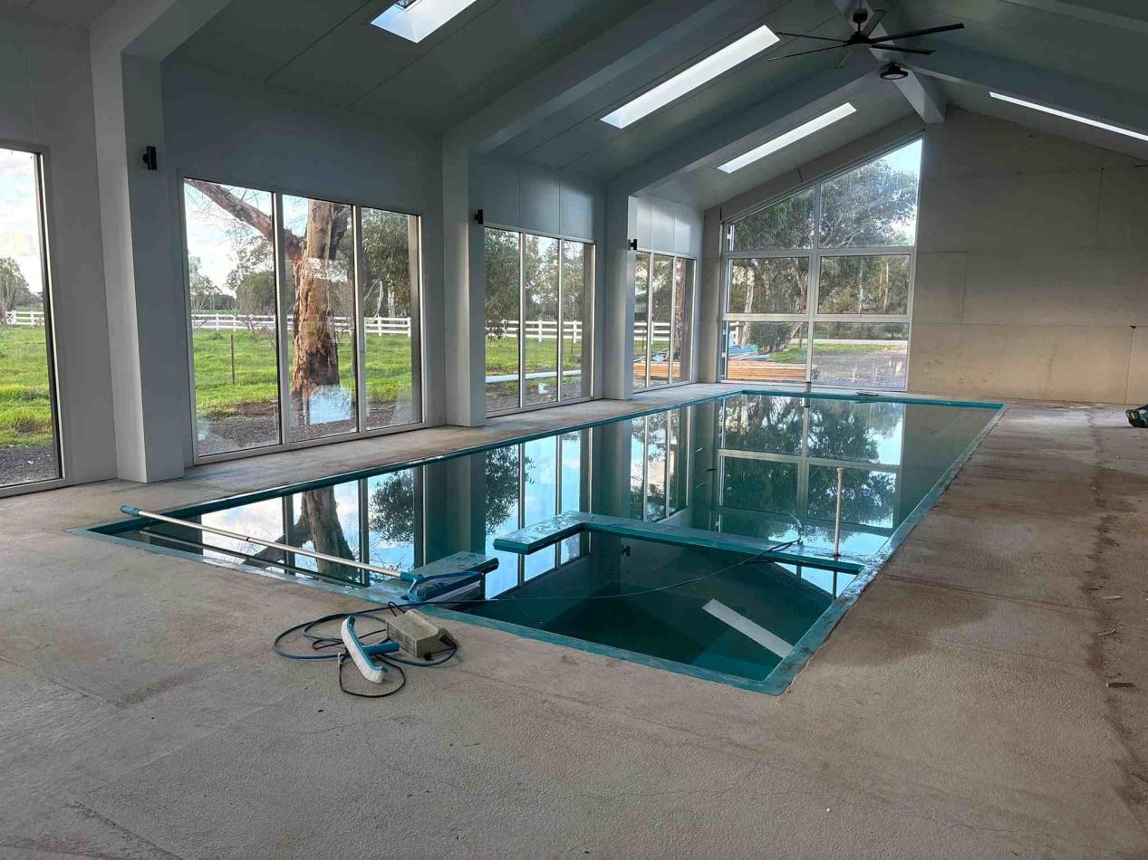 Advanced aluminium windows with thermal, security, and sealing technology